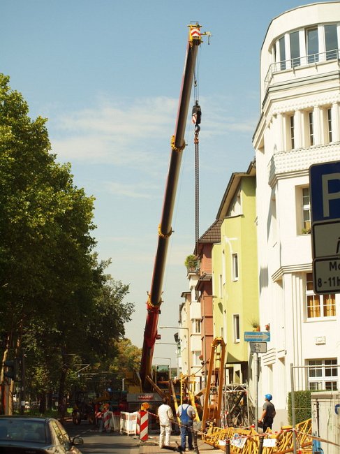 Baukran umgestuerzt Koeln Suelz Suelzguertel P191.JPG